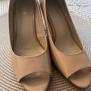 Liz Claiborne Tan Peep-Toe Heels